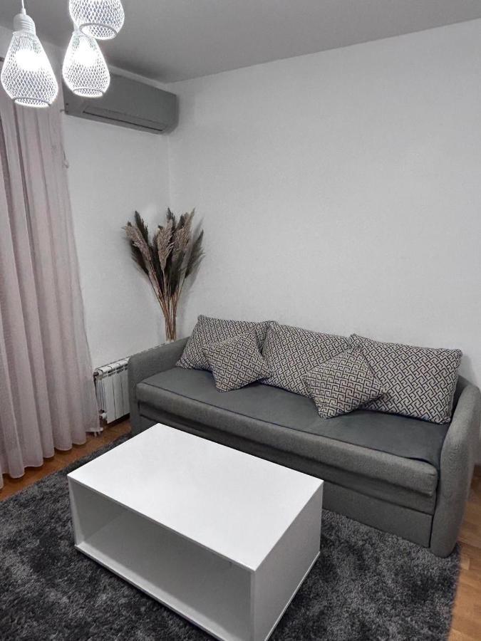 Apartments Empire - Adora Flatiron Skopje Extérieur photo